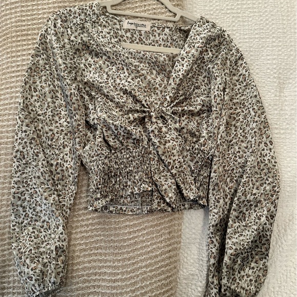 Green/Brown Leopard Long Sleeve Front Tie Elastic Waist Cropped Silk Boho Top - Picture 4 of 7